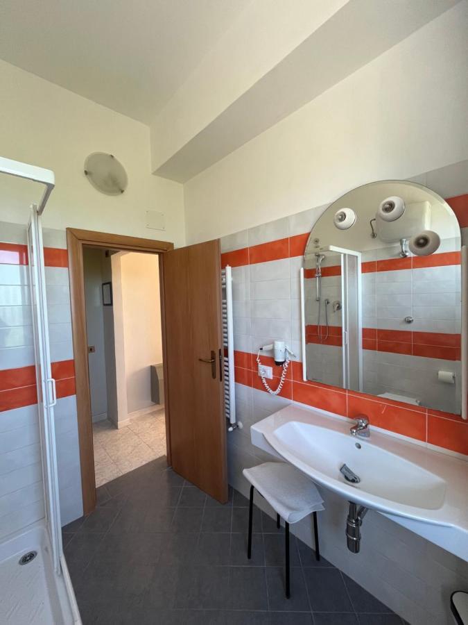Hotel Letizia Фолоника Екстериор снимка