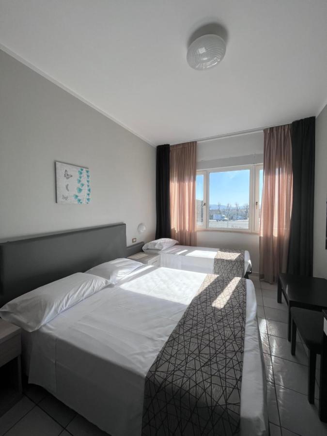 Hotel Letizia Фолоника Екстериор снимка