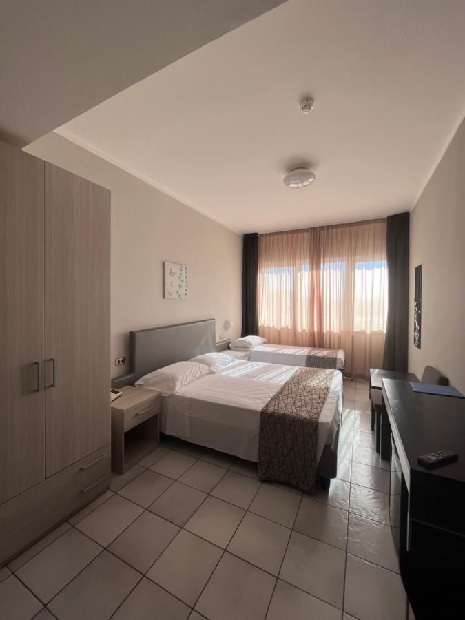 Hotel Letizia Фолоника Екстериор снимка