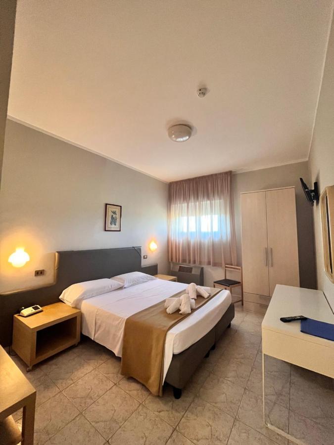 Hotel Letizia Фолоника Екстериор снимка