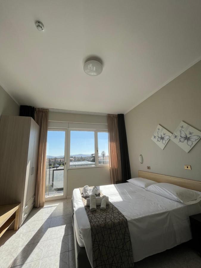 Hotel Letizia Фолоника Екстериор снимка