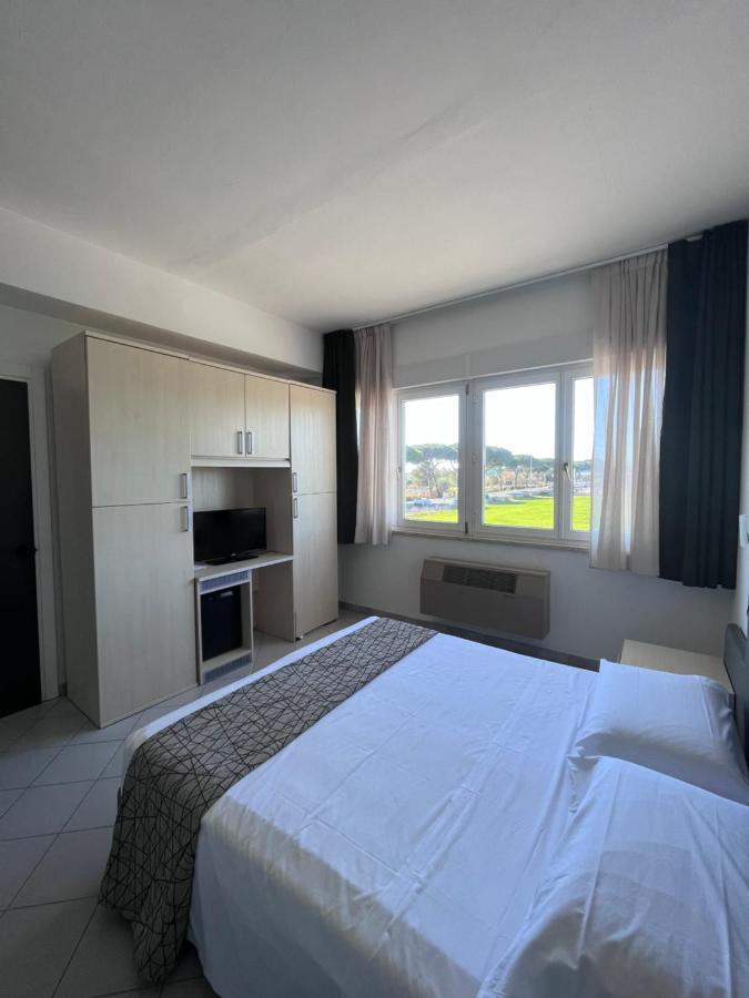 Hotel Letizia Фолоника Екстериор снимка