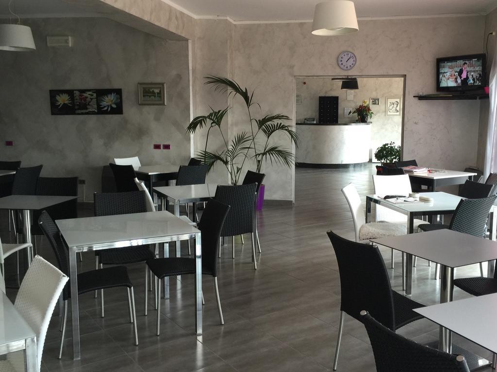 Hotel Letizia Фолоника Екстериор снимка
